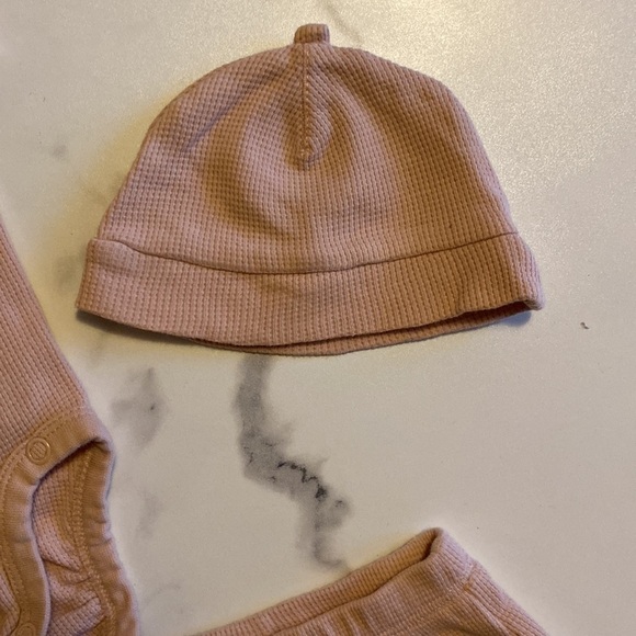 H&M Waffle Knit Wrapover Short Sleeve Bodysuit, Shorts & Hat Set in Blush Pink - Picture 8 of 10
